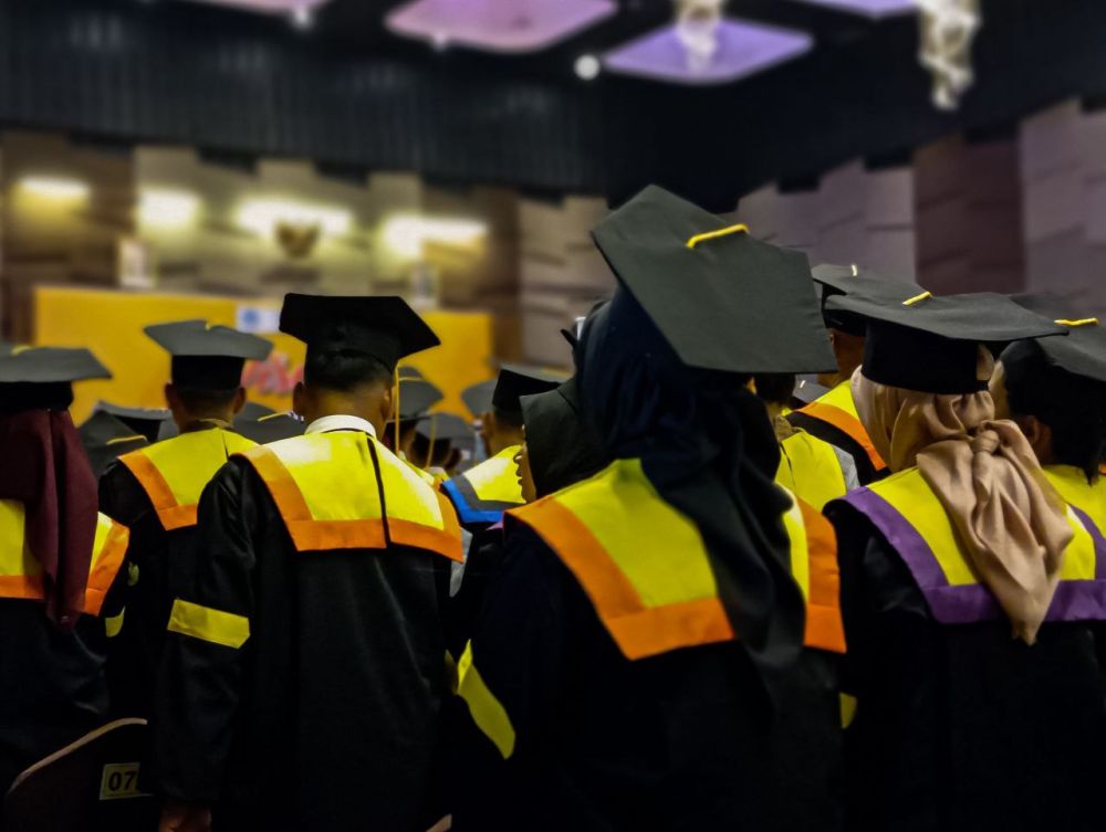 884 Mahasiswa Universitas Terbuka Pekanbaru di Wisuda