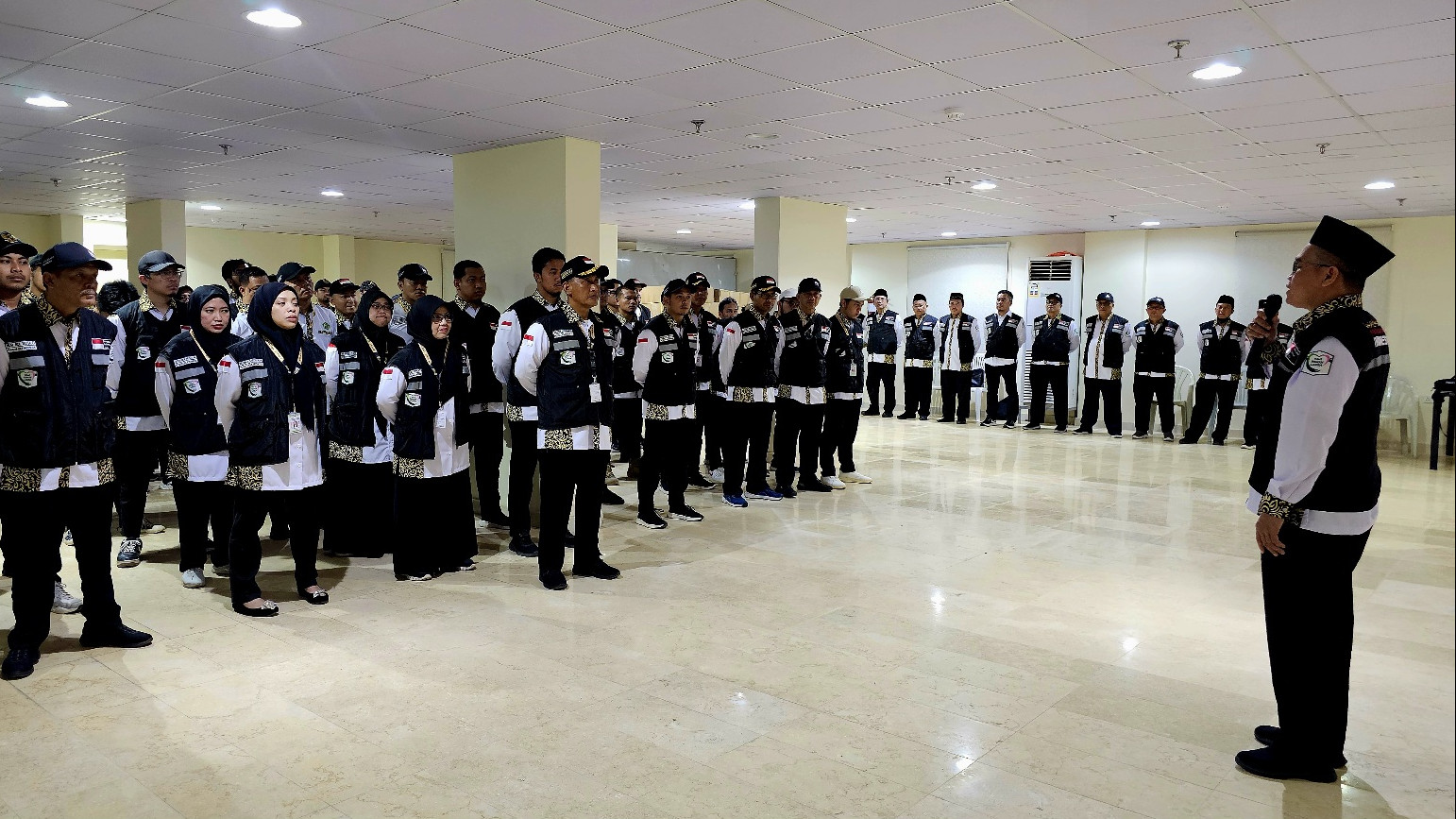 Kemenag: Petugas Haji Wajib Pakai Seragam, Wujud Hadir untuk Jemaah