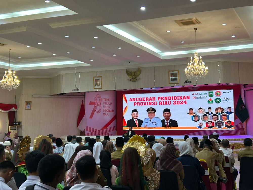 Anugerah Pendidikan Pertama di Riau, Berikan Apresiasi Bukti Kepedulian
