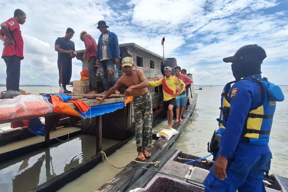 Cuaca Buruk Jadi Penyebab Kapal Bawa Beras Bulog Karam di Meranti
