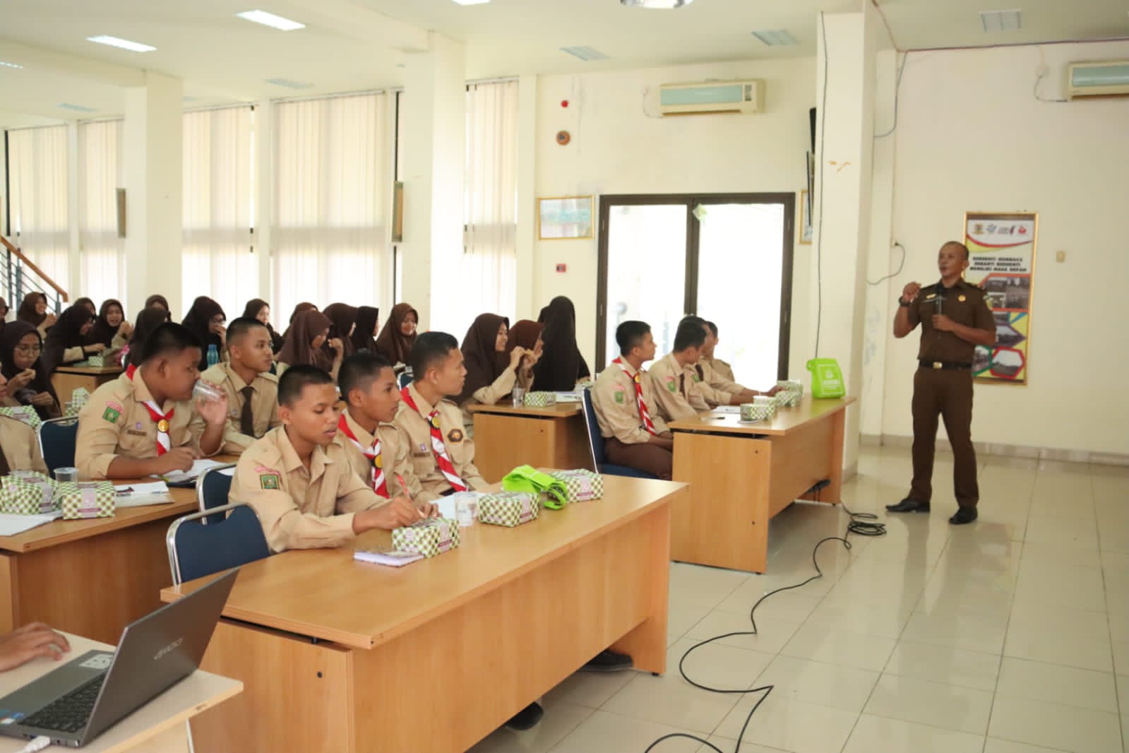 Tim Penerangan Hukum Kejati Riau Berikan Penyuluhan di SMAN Pintar Taluk Kuantan