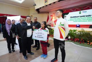 552 Atlet dan Pelatih Terima Sagu Hati dari Pemprov Riau