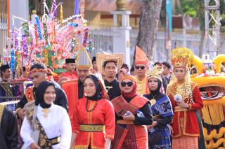 Pawai Budaya Apeksi dan Lancang Kuning Festival Berlangsung Meriah