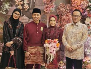 Chand Kelvin Resmi Melamar Dea Sahirah Keponakan Artis Senior