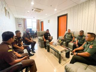 Terkait Perkara Koneksitas di Batam, Kaotmil I-03 Pekanbaru Kunjungi Aspidmil Kejati RiauÂ 