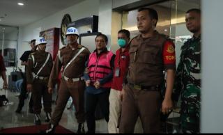 Kanwil Bea Cukai Riau " RR" Tersangka Baru PerkaraÂ  Impor Gula PT SMIP