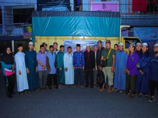 Pj Bupati Kampar Lepas Rombongan IKLA Antarkan Langsung Bantuan Bencana Sumbar