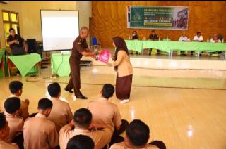 Program JMS, Kejati Riau Berikan Penyuluhan Hukum pada Siswa- Siswi SMA Negeri 1 Rambah