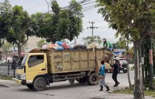 Jelang Kedatangan Presiden Jokowi, DLHK Pekanbaru Tambah Angkutan Sampah