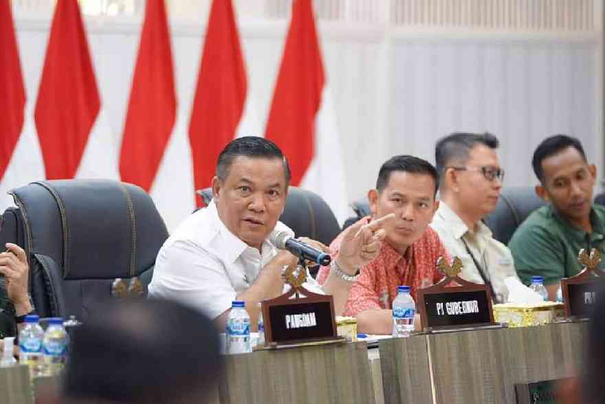 Pj Gubernur Riau Hadiri Rapat Tertutup Persiapan Kedatangan Presiden RI
