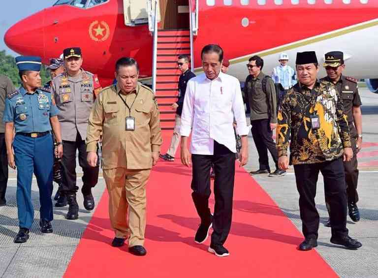 Pj Gubri SF Hariyanto Dampingi Presiden Jokowi Meresmikan Tol Bangkinang - XIII Koto Kampar