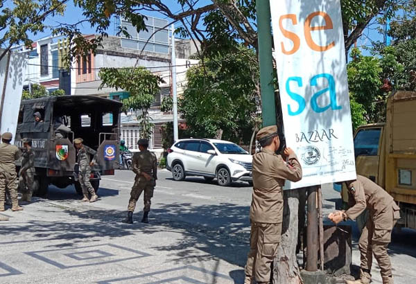 Satpol PP Pekanbaru Tertibkan Spanduk dan Banner Langgar Perda