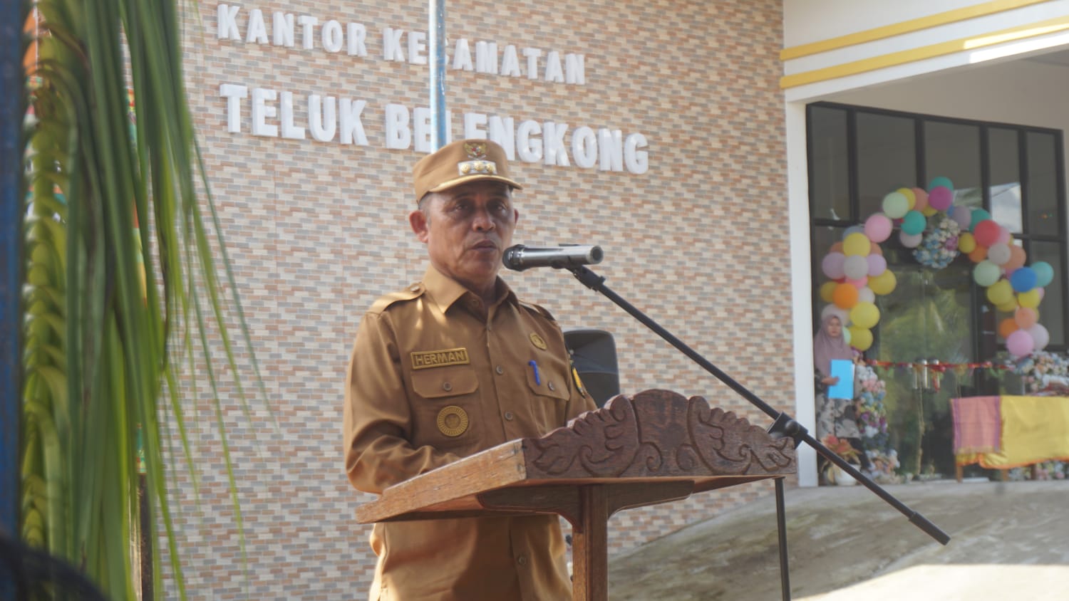 Pj Bupati Resmikan Kantor Camat Teluk Belengkong