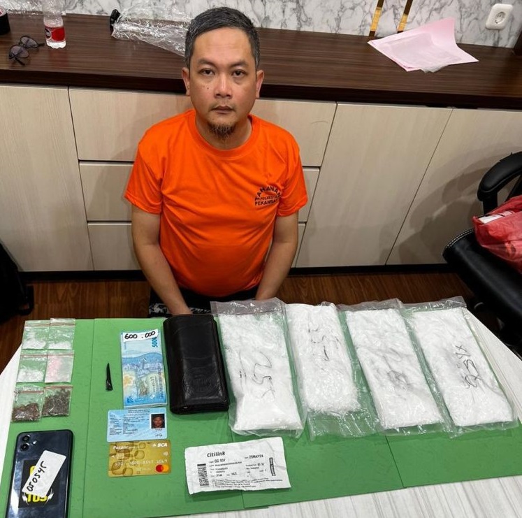Penyelundupan Sabu 2 Kg Digagalkan, Pengedar Ditangkap di Bandara SSK II Pekanbaru