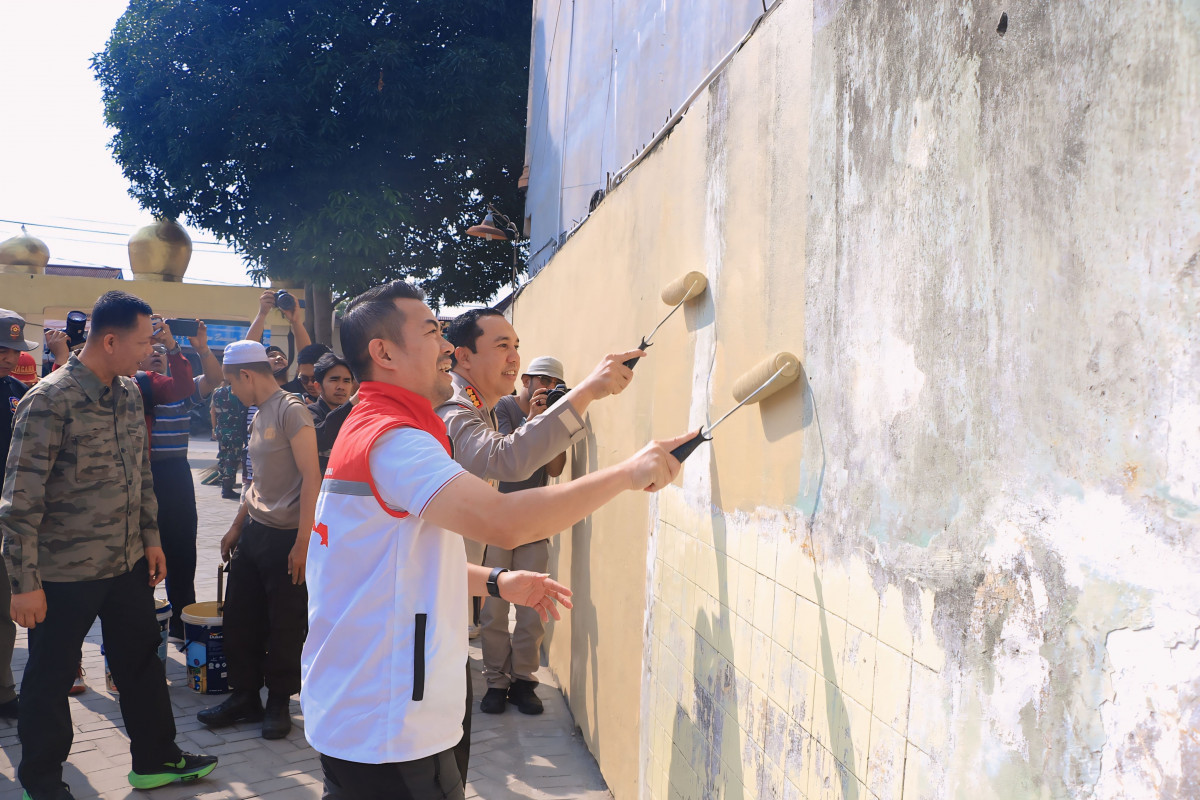 Pj Wali Kota Apresiasi Aksi Bersih Bersih Dalam Rangka HUT Bhayangkara dan HUT Pekanbaru