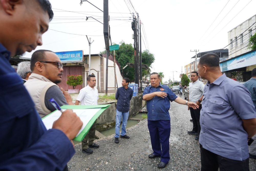 Pemprov Riau Ambil Alih Perbaikan Jalan Lokomotif Pekanbaru
