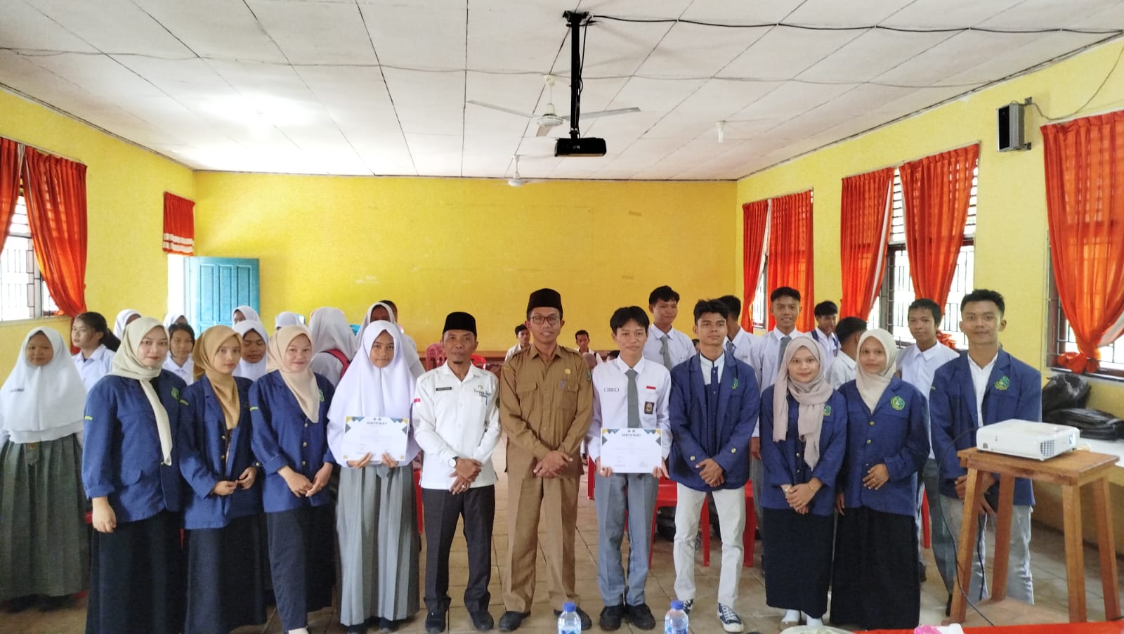 Dosen dan Mahasiswa STAIN Bengkalis Lakukan Sosialisasi Pekat ke SMAN 5 Sungai Batang