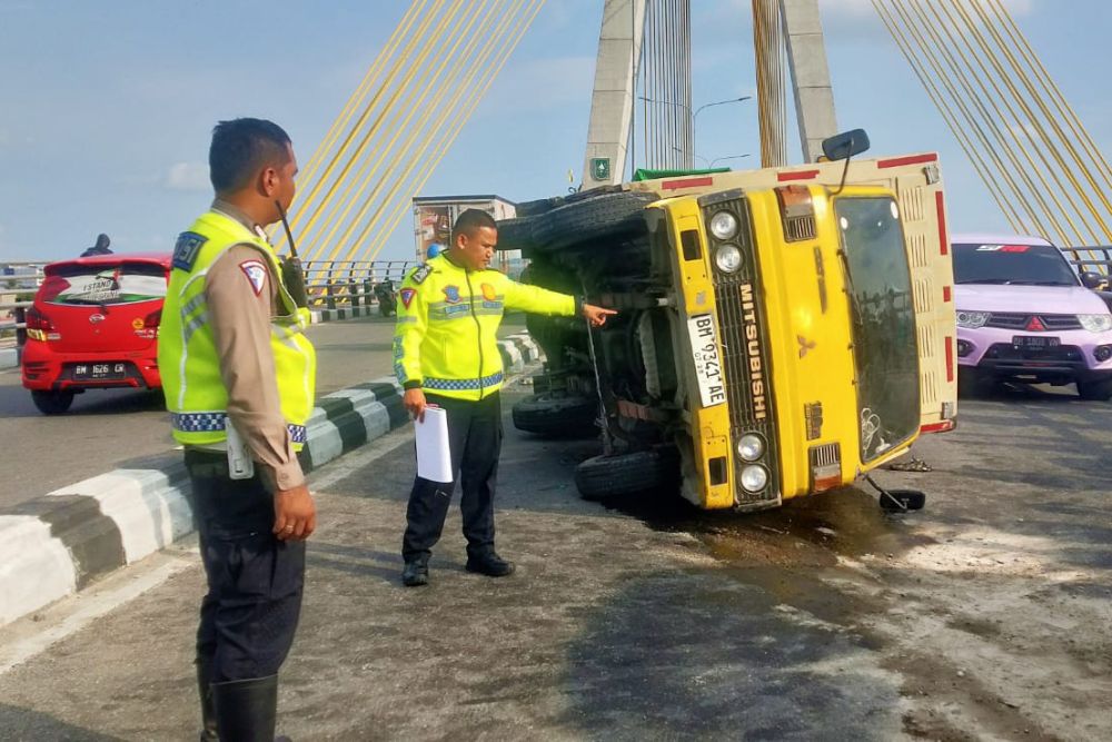 Tragis! Â Tertimpa Mobil Box di Jembatan Siak IV, Ridho Meninggal Dunia