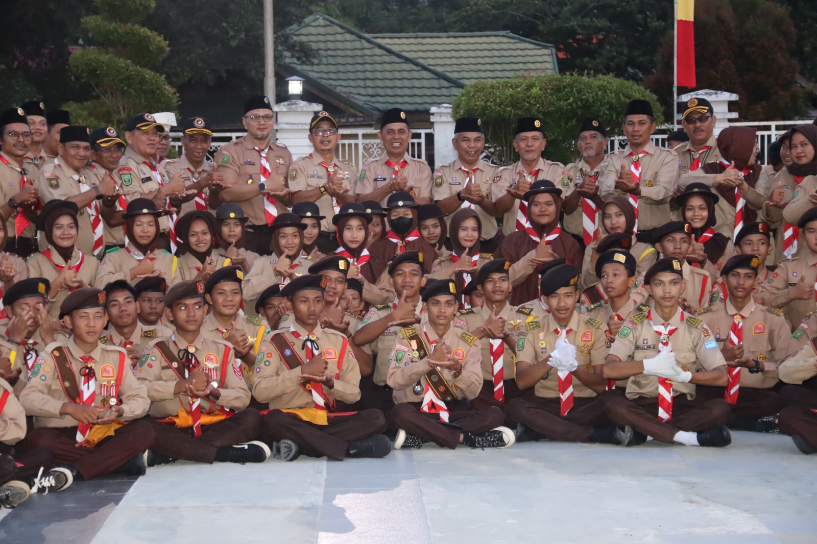 Pj Bupati Herman Pimpin Apel Gelar Senja Gerakan Pramuka Kwarcab 04.02 Kabupaten Indragiri Hilir
