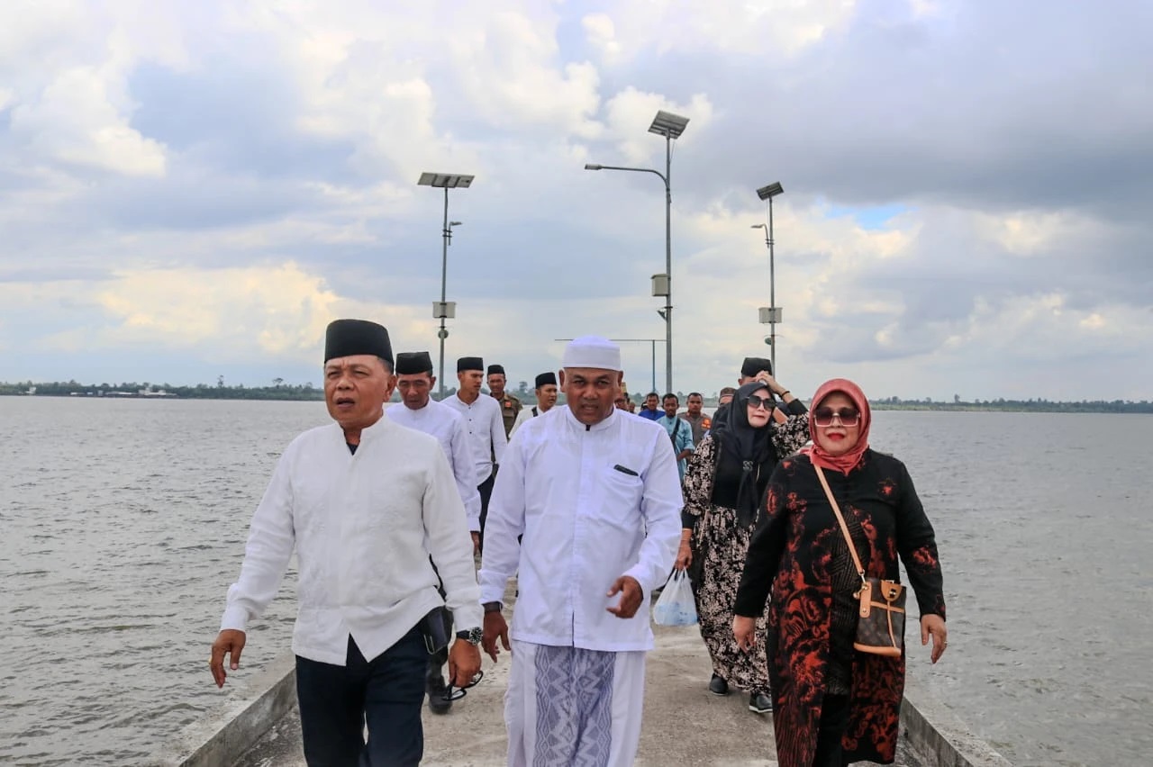 Idul Adha di Kampung Halaman, Bupati Asmar Kurban 2 Ekor Sapi
