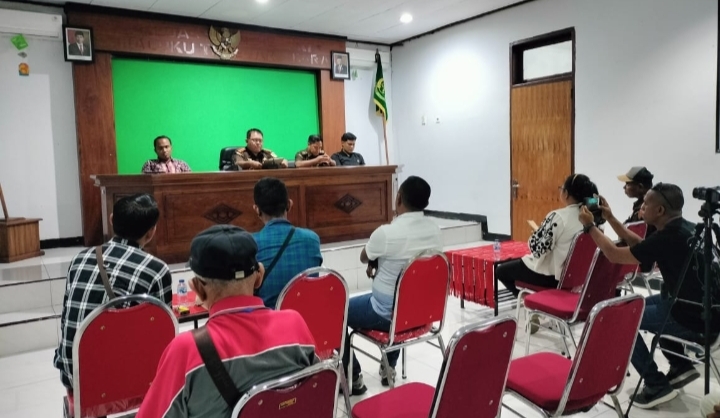 Konferensi pers Kejari Kepulauan Tanimbar, Mantan Bupati "PF" TersangkaÂ