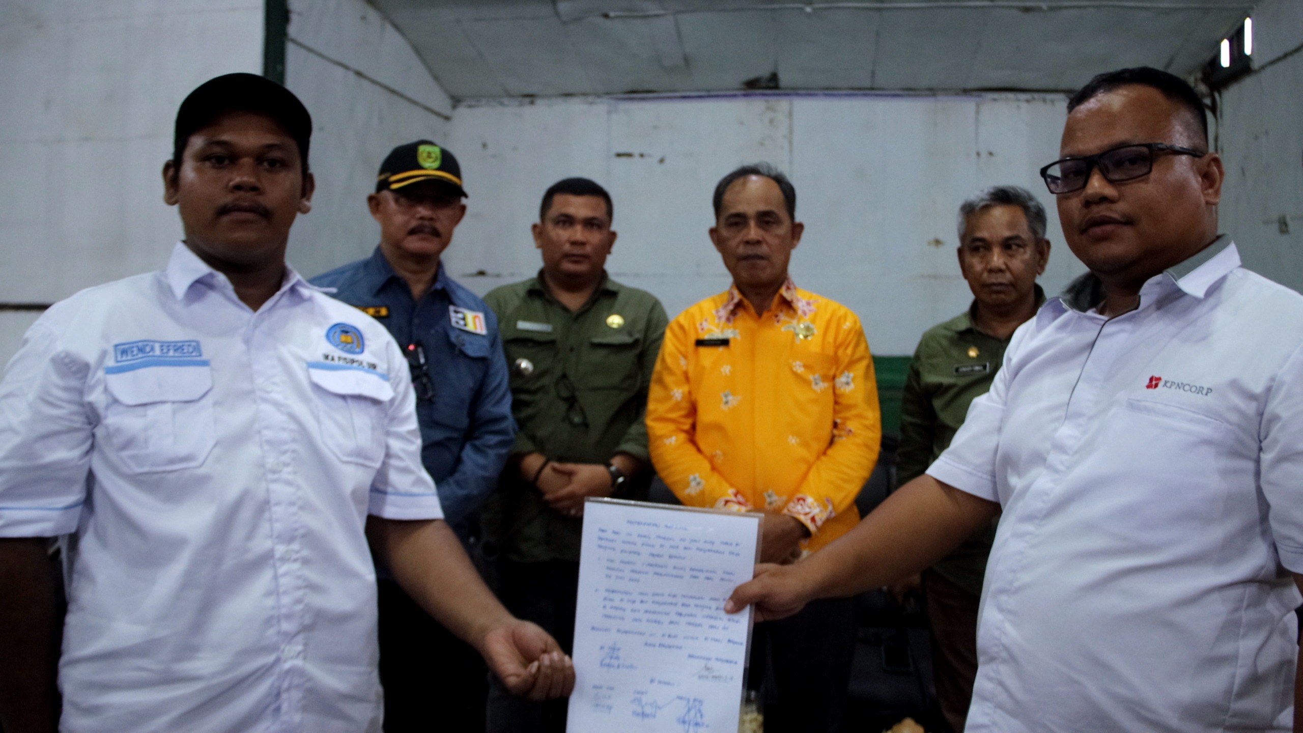 Pj Bupati Inhil Turun Langsung Mediasi Konflik Hama Kumbang di Kecamatan Pelangiran