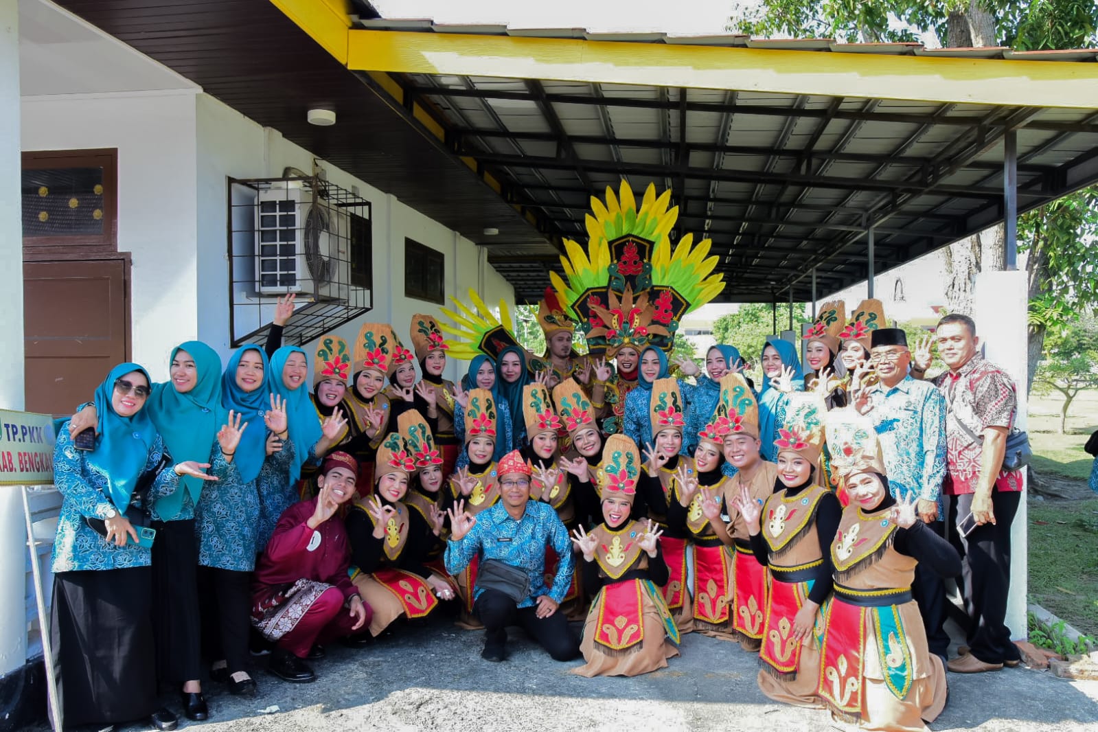 Lomba Yel-yel dan Parade, Kontingen Kabupaten Bengkalis Gunakan Kostum Adat Sakai