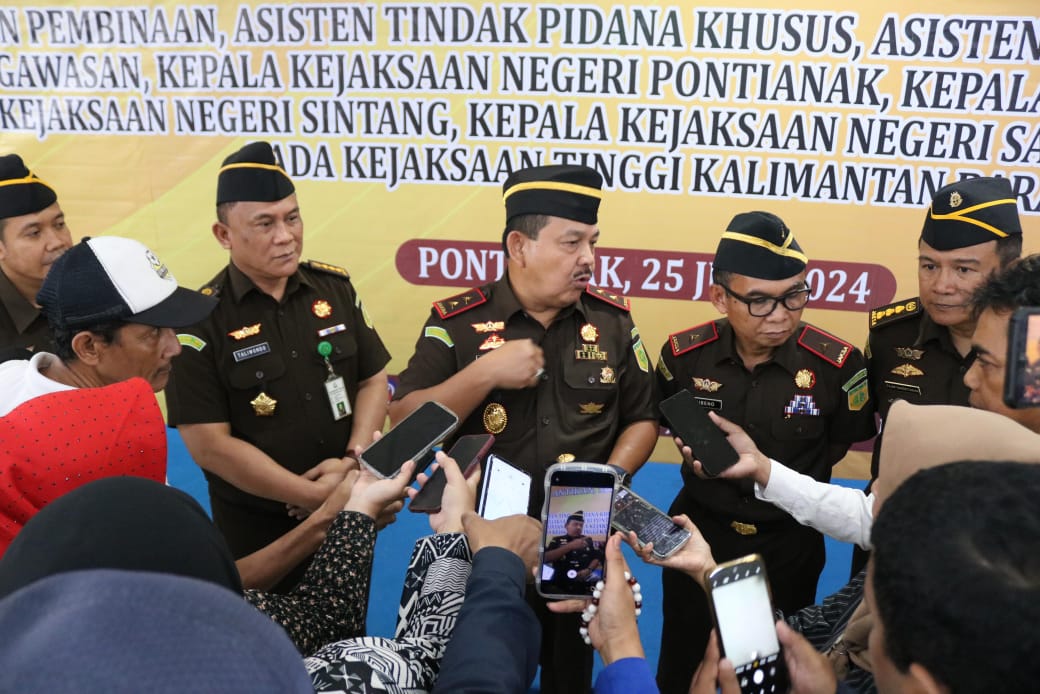 Kebutuhan Organisasi, 4 Asisten, 4 Kajari dan 1 Koordinator Kejati Kalbar Serah Terima JabatanÂ