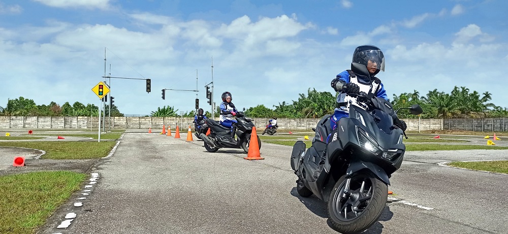 Penggunaan Ban Bertapak Lebar Makin Digemari Para Bikers, Ini Alasannya