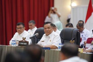 Pj Gubri Buka Rakor Penanggulangan Kemiskinan di Riau