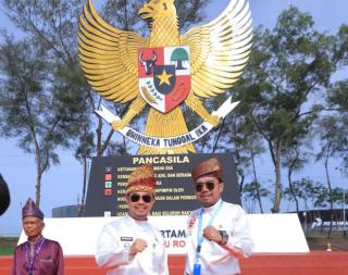 Wakil Ketua DPRD Pekanbaru dan Pj Walikota Hadiri Upacara Pancasila 2024 di Blok Rokan