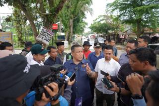 Tinjau Kerusakan Jalan Cipta Karya, Pj Gubri Minta Dinas PUPR Lakukan PerbaikanÂ 