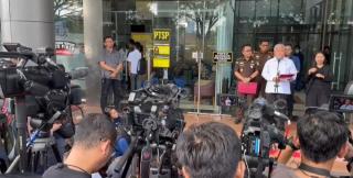 Kejagung Serahkan 10 Orang Tersangka dan BB Perkara Dugaan Korupsi Komoditas Timah ke JPU