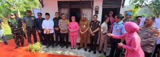 Asintel Kejati Riau Menghadiri Penyerahan Baksos Kunci Bedah Rumah HUT Bhayangkara ke 78