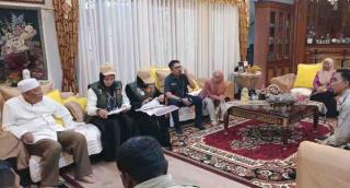 Coklit Perdana Pilkada 2024, KPU Pekanbaru Sambangi Kediaman Mantan Gubri Saleh Djasit