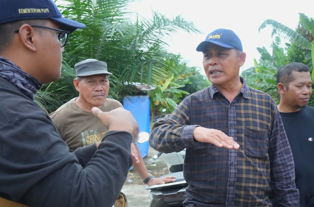 Pj Bupati Tinjau Pengerjaan Ruas Jalan Desa Bagan Jaya - Desa Suhada Kecamatan Enok