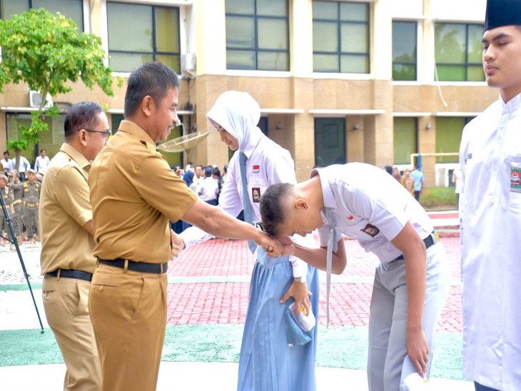 Pj Sekda Kampar Lepas Petugas Paskibraka Kamilatun Nisa untuk Tingkat Nasional