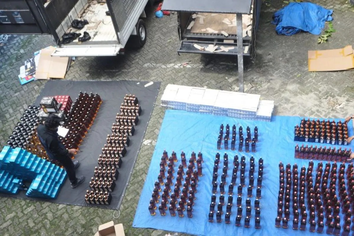 Bea Cukai Temukan Modus Baru Penyelundupan Miras dan Rokok di Riau