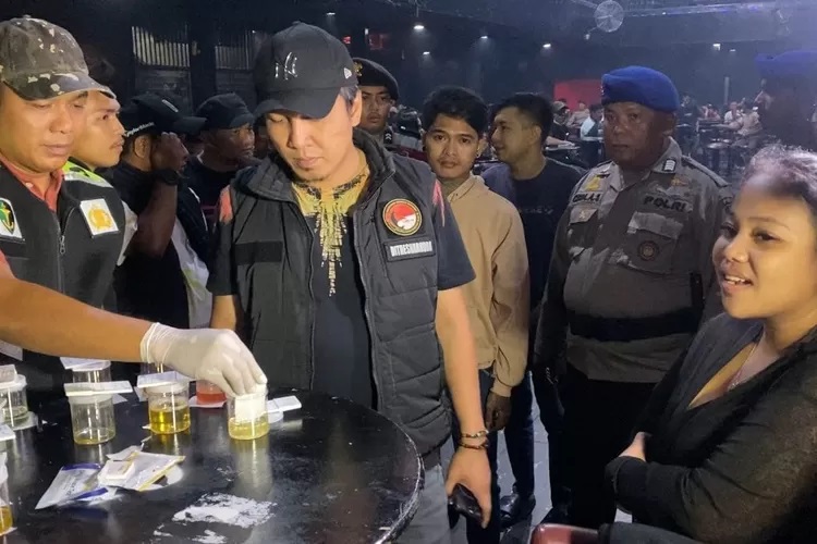 Polisi Razia Tempat Hiburan Malam di Pekanbaru, 16 Orang Diamankan