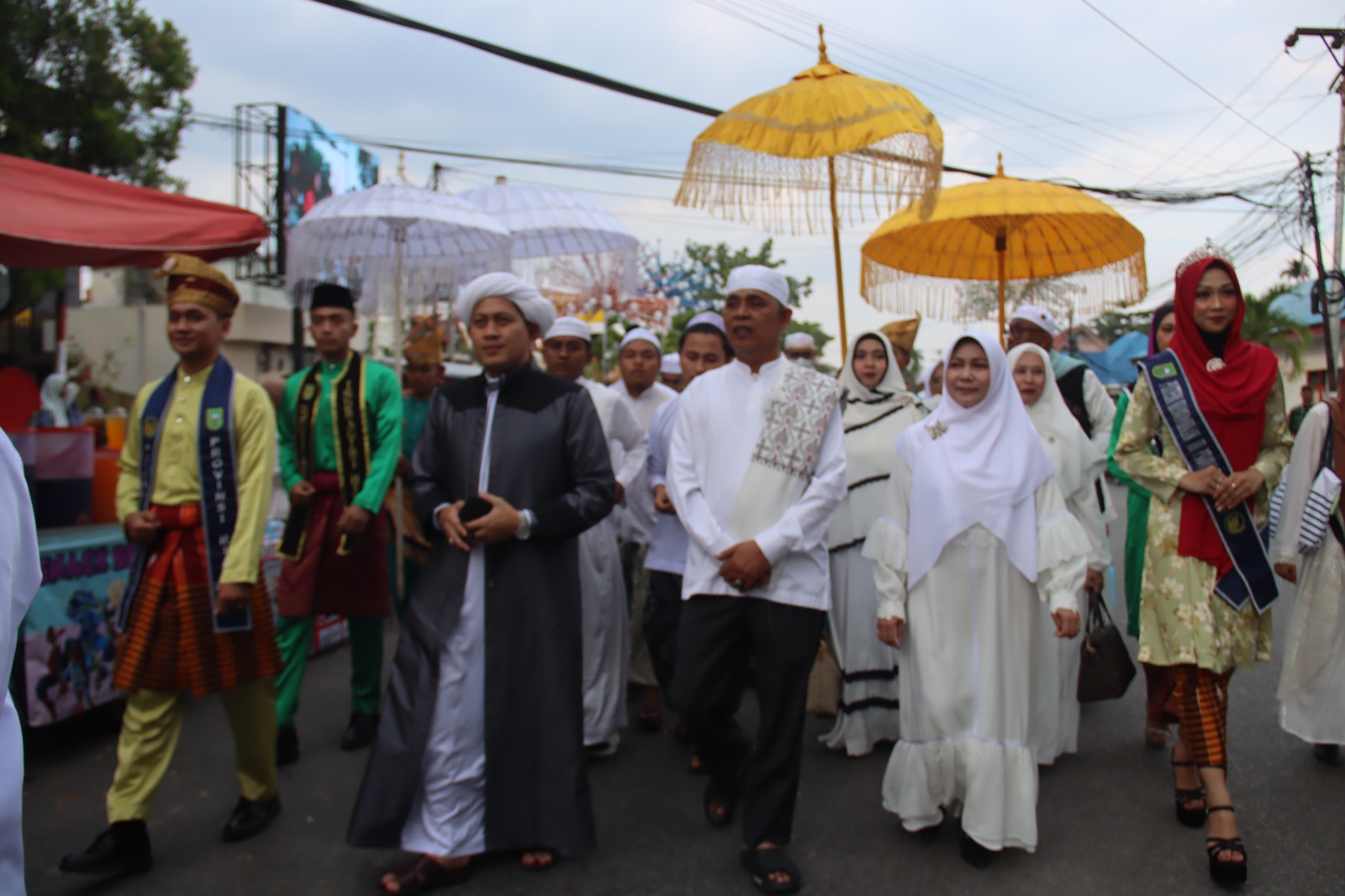 Bersama Ribuan Masyarakat, PJ Bupati Inhil Ikuti Event Wisata Religi Gema Muharram 1446 H
