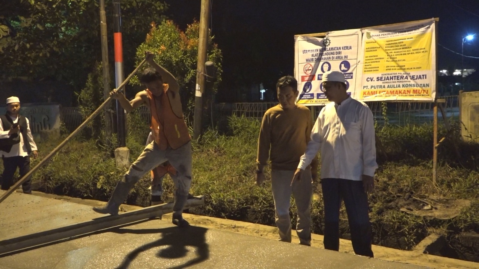 Pj Bupati Inhil Kembali Tinjau Progres Peningkatan Jalan HR Soebrantas Tembilahan
