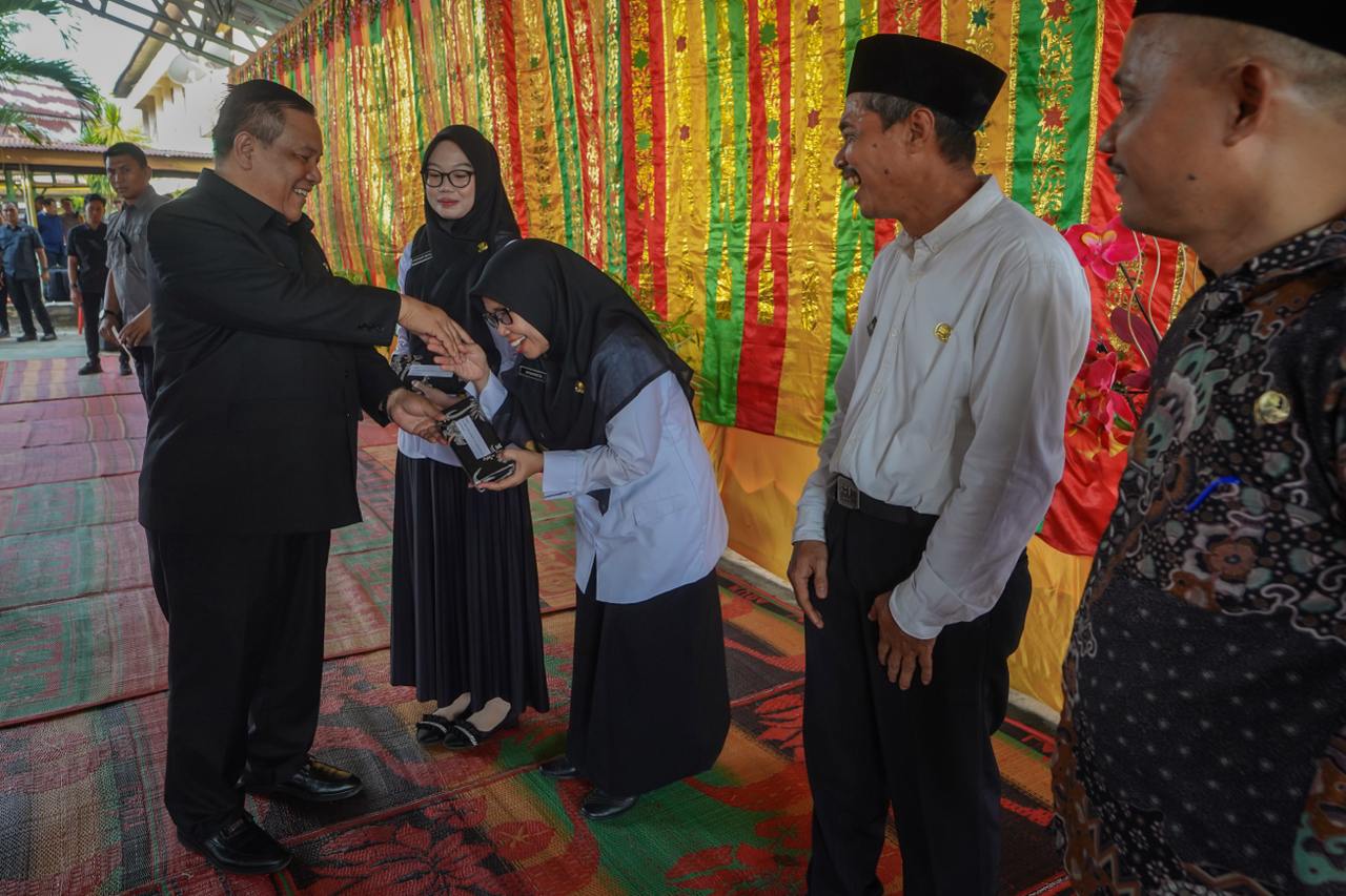 115 Guru Honorer di Dumai Terima SK PPPK dari Pj Gubri SF Hariyanto