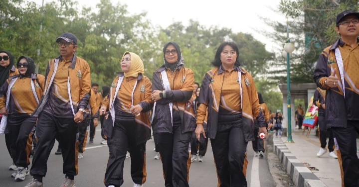Sambut HBA ke- 64 dan HUT IAD ke- XXIV, Kejaksaan Tinggi Riau Selenggarakan Jalan Santai Bersama 