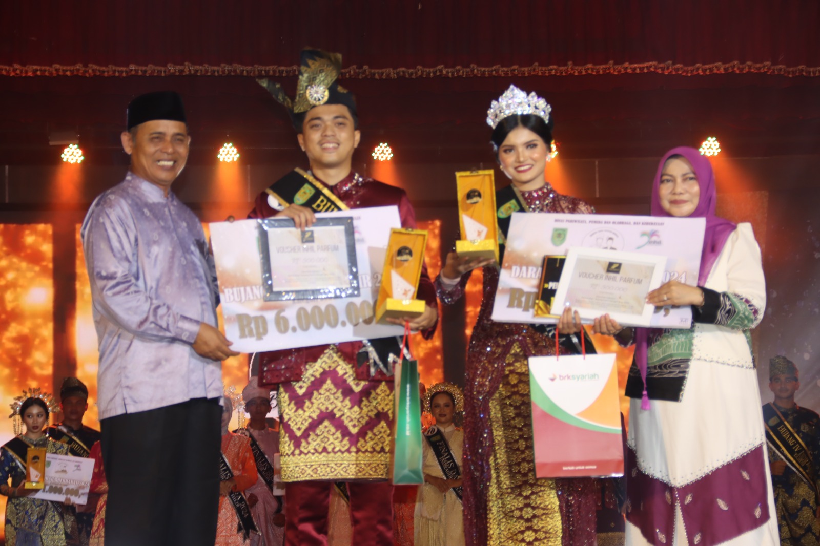 Pj Bupati Hadiri Malam Grand Final Bujang dan Dara Kabupaten Indragiri HilirÂ
