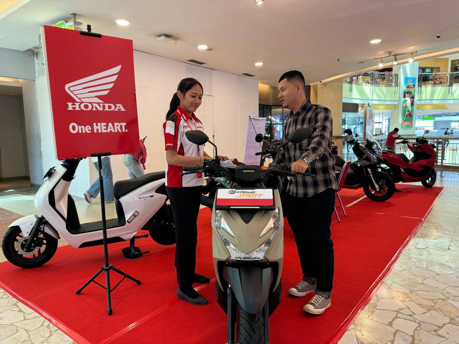 Capella Honda Tampilkan Motor Matic Honda di Mall SKA PekanbaruÂ