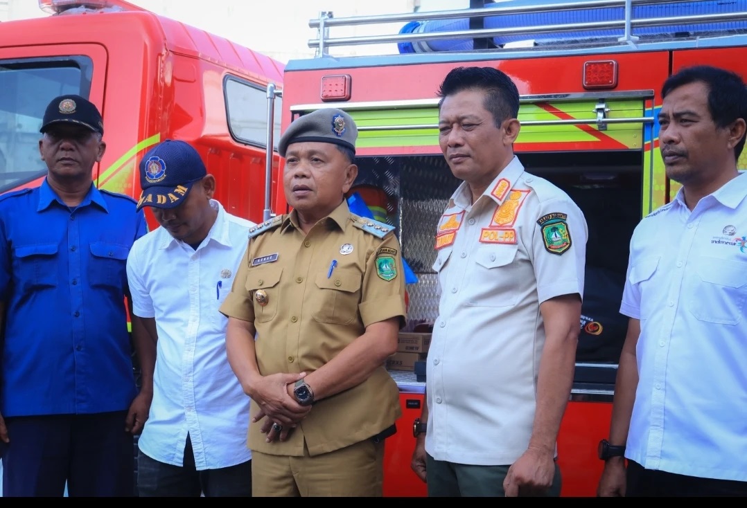 Plt Bupati Asmar Tinjau Mobil Damkar dan Truk Sampah Baru