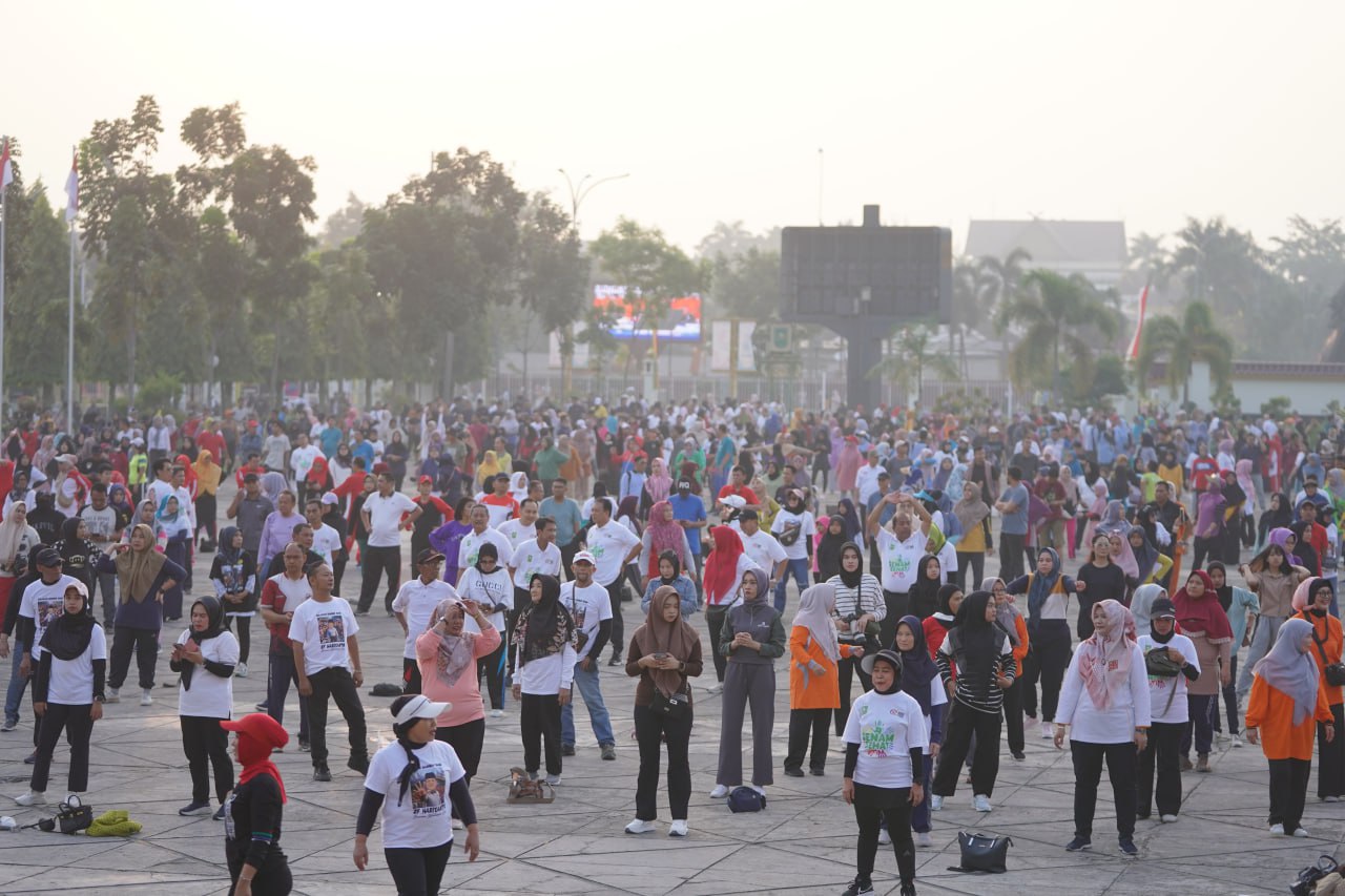 Ribuan Warga Ikuti Senam Masal HUT ke-67 Provinsi RiauÂ
