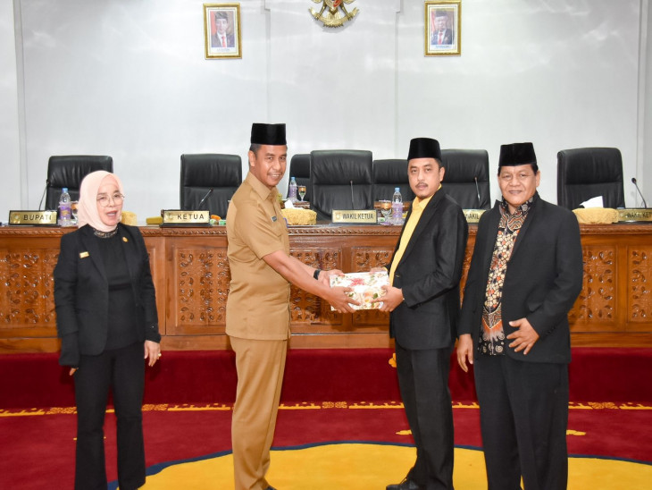 Pemkab Kampar Serahkan KUA PPAS APBD P 2024 ke DPRD KamparÂ