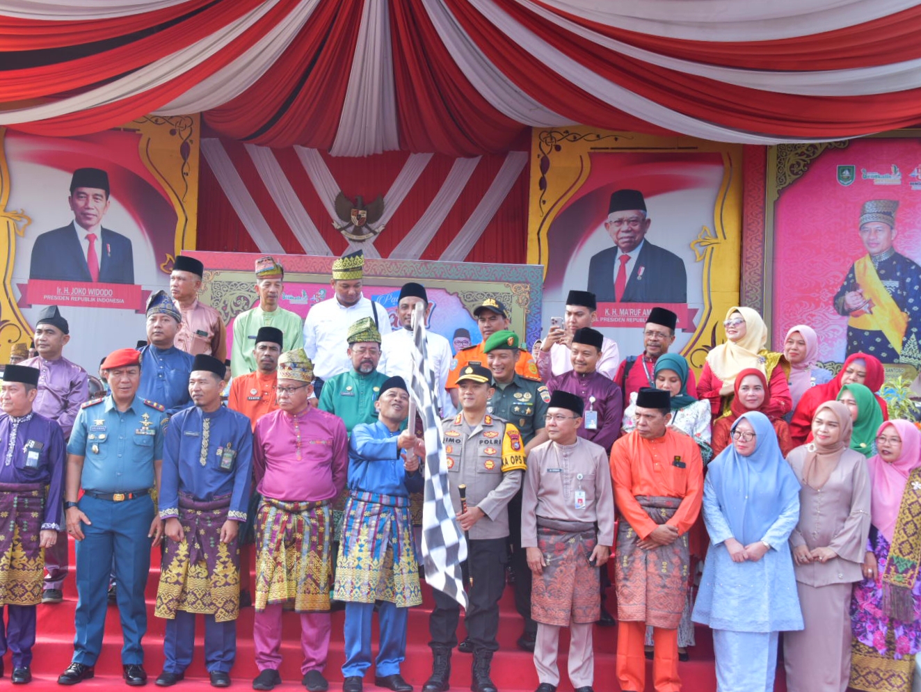 Wabup Pimpin Apel Sempena Hari Jadi Ke-512 dan Lepas Peserta Pawai Karnaval Budaya Pesona Negeri