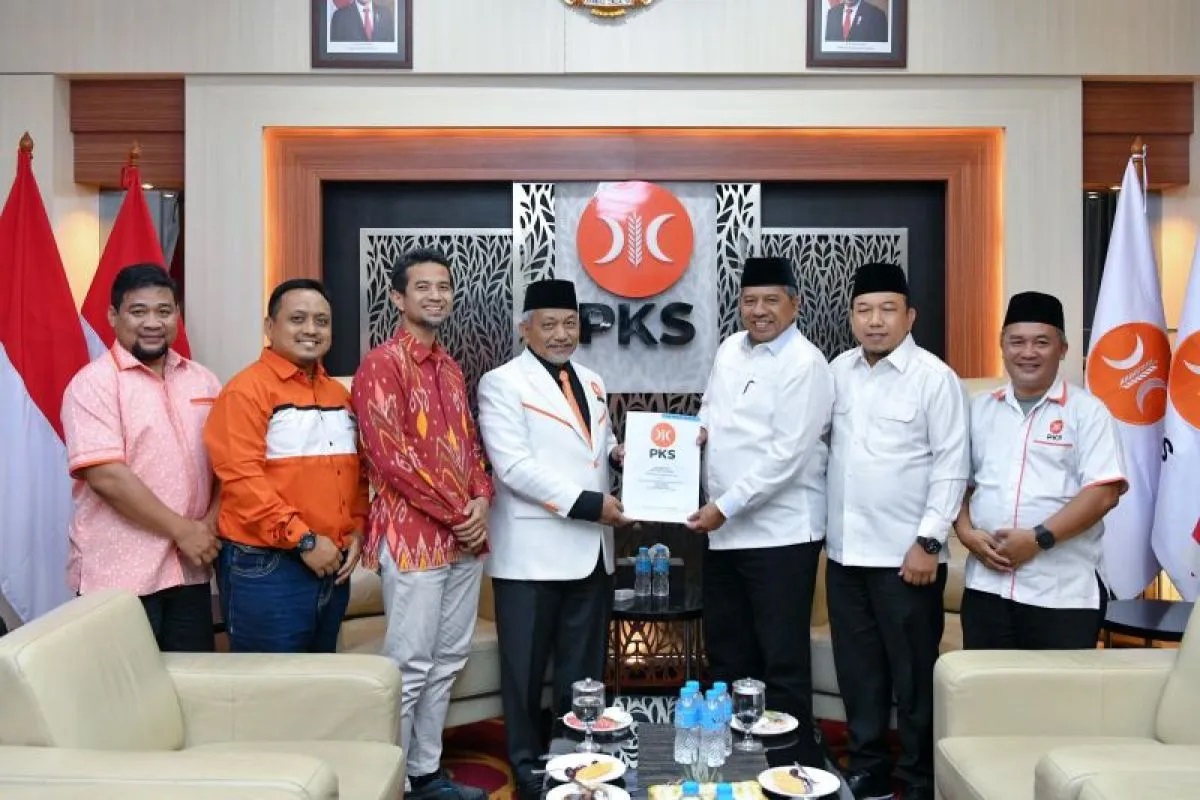 Dukungan Terus Mengalir, Alfedri-Husni Terima SK dari PKS